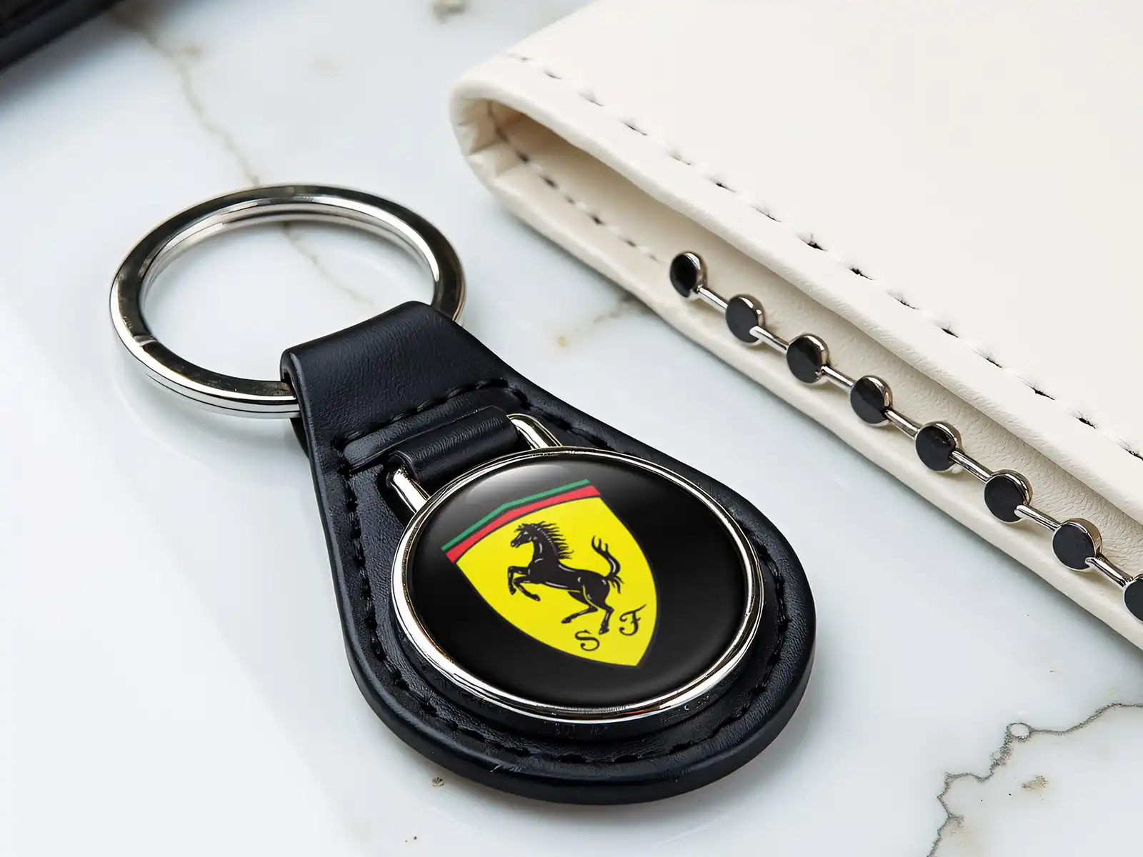 Ferrari Porte-clés Cuir Perso Design Chic Look Force
